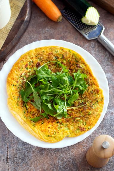 Omlet z marchewką i cukinią